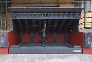 hydraulic dock levelers