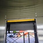 puertas de alta velocidad montadas en alto